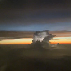 国内美女厕所流露
